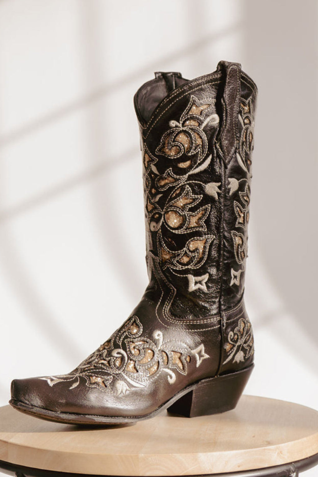 The Sydnie | Black & Gold