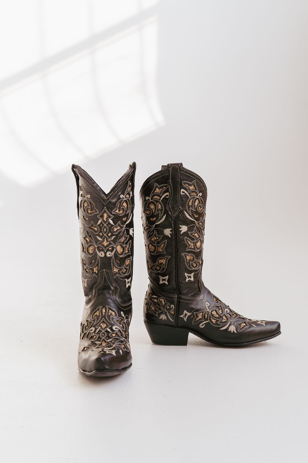 The Sydnie | Black & Gold